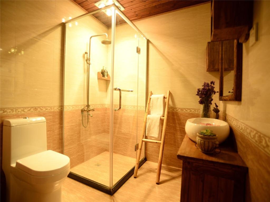 Шангри-Ла: Shangri La E outfitting Hostel