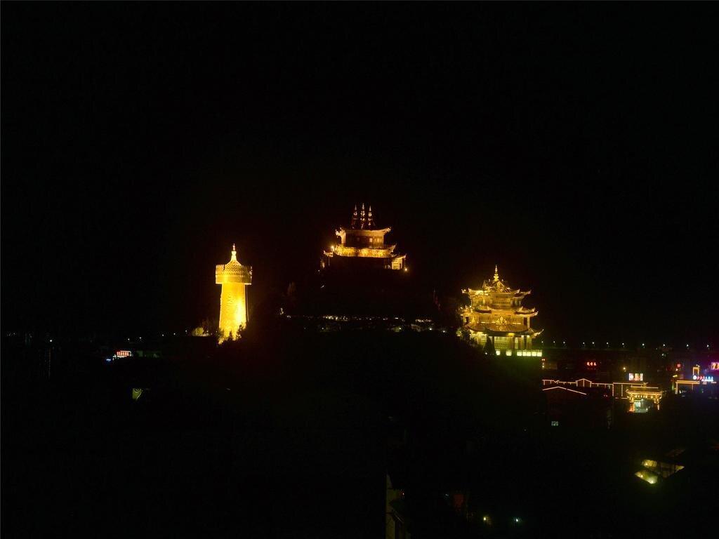 Шангри-Ла: Shangri La E outfitting Hostel