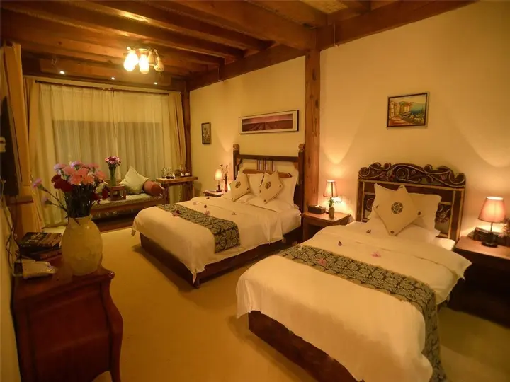 Шангри-Ла: Shangri La E outfitting Hostel