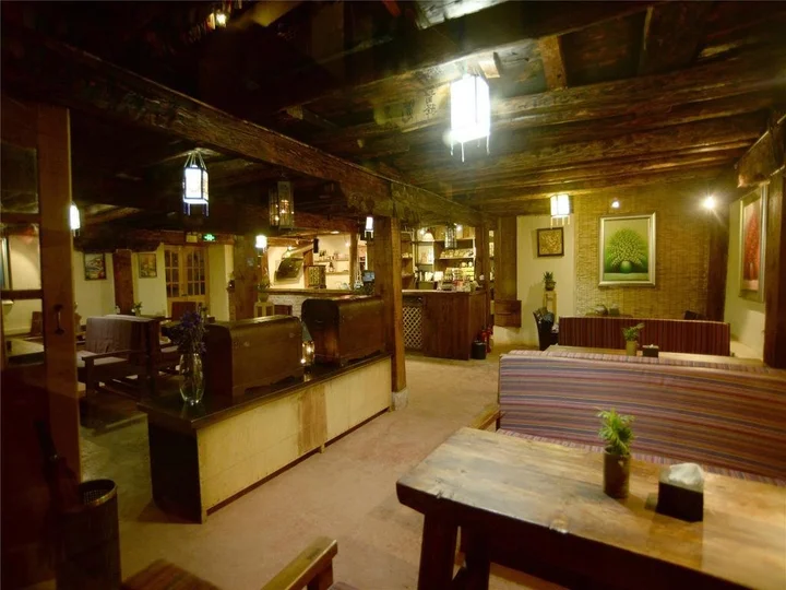 Шангри-Ла: Shangri La E outfitting Hostel