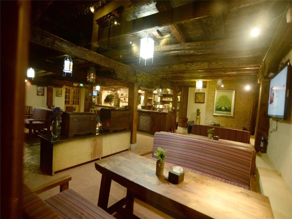 Шангри-Ла: Shangri La E outfitting Hostel