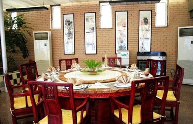 Байинь: Baiyin Hotel