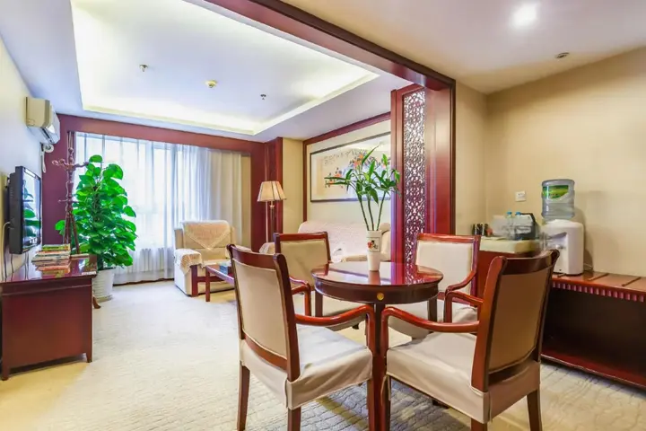 Пекин: Kunming Building