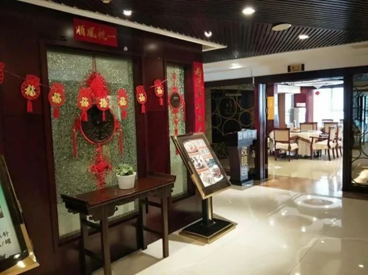 Пекин: Kunming Building