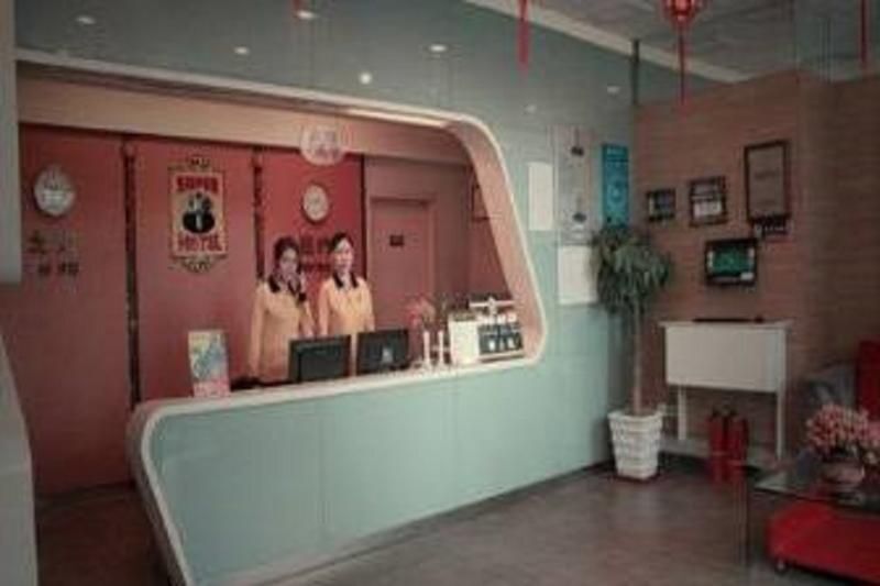 Пекин: Super 8 by Wyndham Beijing Birds Nest