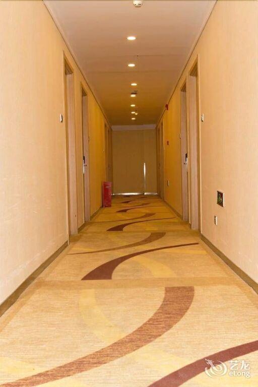 Пекин: Super 8 Hotel Hepingli - Beijing
