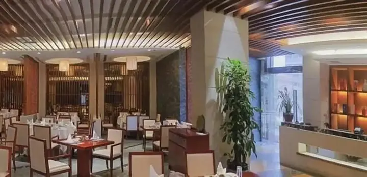 Цзинхун: Empark Grand Hotel