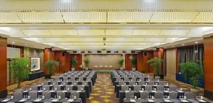 Цзинхун: Empark Grand Hotel