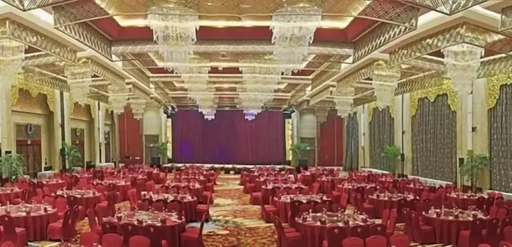 Цзинхун: Empark Grand Hotel