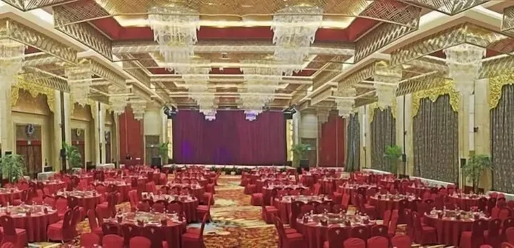 Цзинхун: Empark Grand Hotel