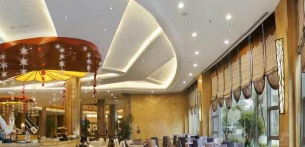 Цзинхун: Empark Grand Hotel