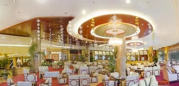Цзинхун: Empark Grand Hotel
