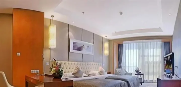 Цзинхун: Empark Grand Hotel