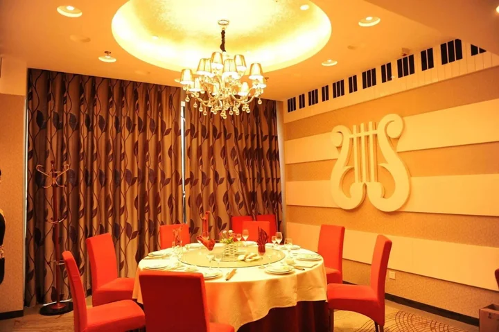 Цзинин: Rezen Qingjie Hotel (Jining New Stadium Branch)
