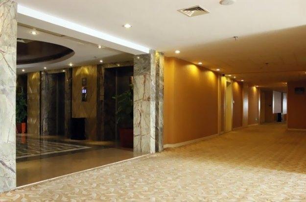 Чандэ: Cohere Hotel