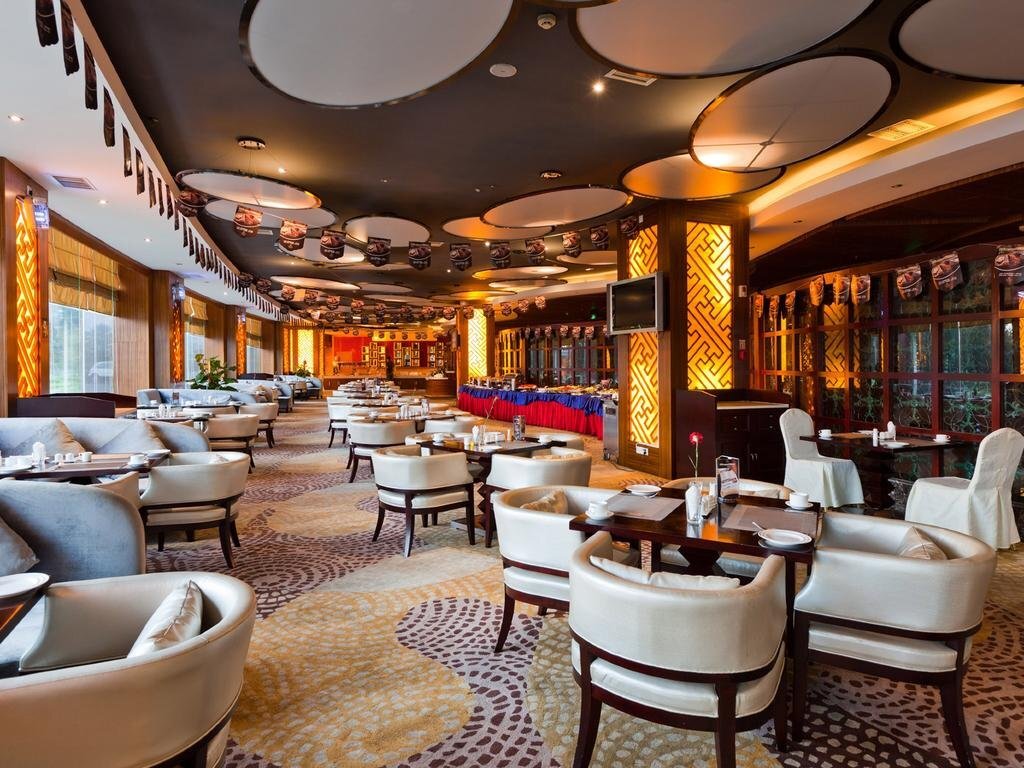 Чандэ: Cohere Hotel
