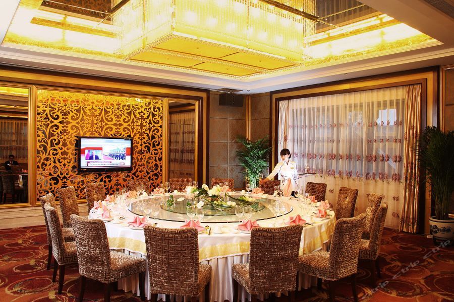 Пекин: Xinjiang Plaza