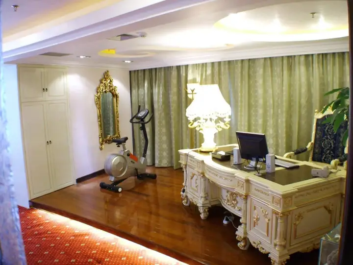 Jindu Crown Hotel — фото 4