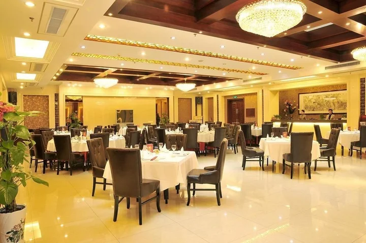 Цзинань: Thank Inn Shandong Jinan Lixia District Jingshi Road Qianfoshan Hospital