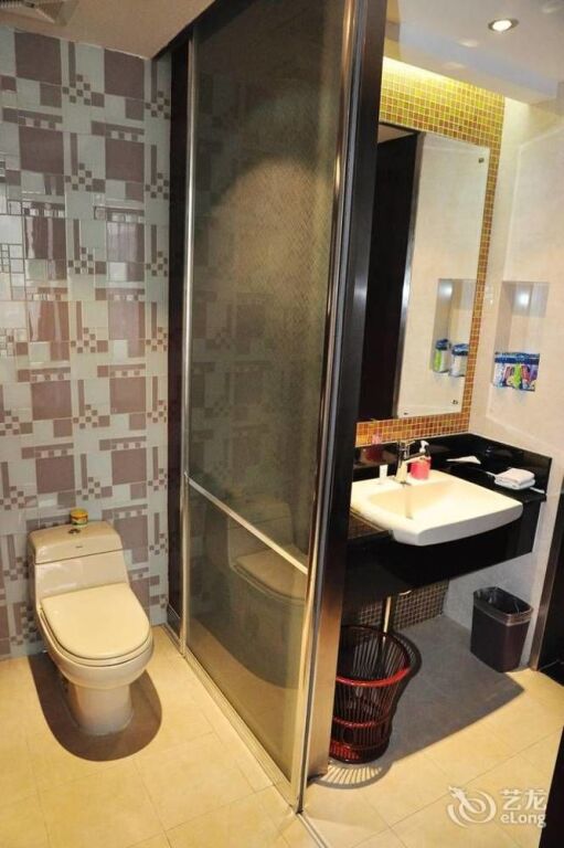 Цзинань: Thank Inn Shandong Jinan Lixia District Jingshi Road Qianfoshan Hospital