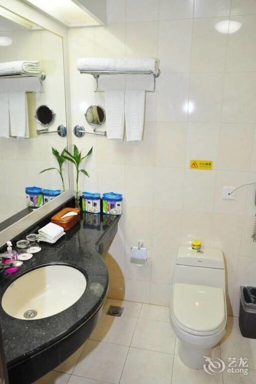 Цзинань: Thank Inn Shandong Jinan Lixia District Jingshi Road Qianfoshan Hospital