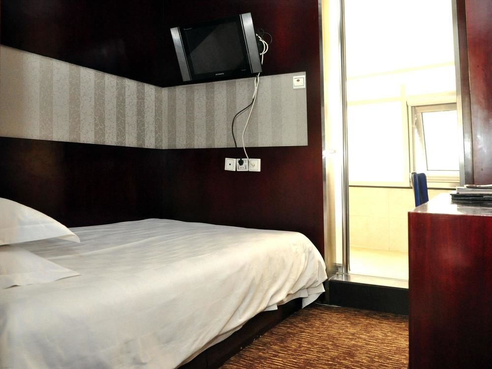 Цзинань: Thank Inn Shandong Jinan Lixia District Jingshi Road Qianfoshan Hospital