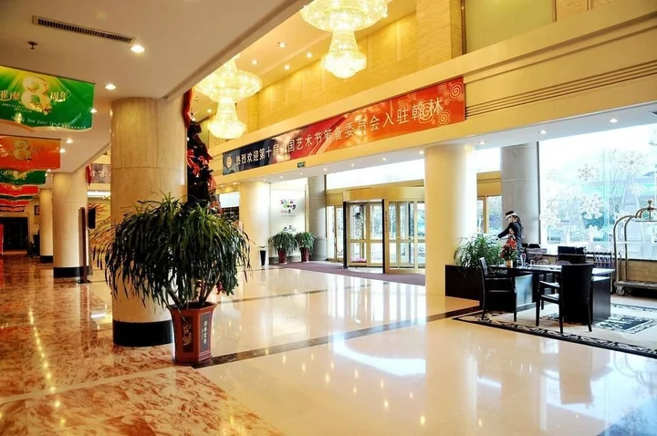 Цзинань: Thank Inn Shandong Jinan Lixia District Jingshi Road Qianfoshan Hospital