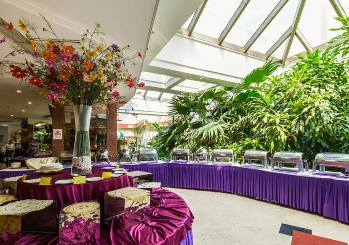 Пекин: The Twenty First Century Hotel