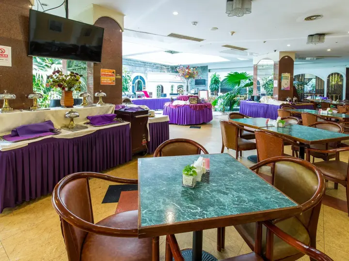 Пекин: The Twenty First Century Hotel