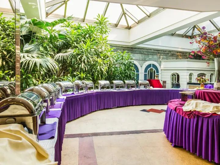 Пекин: The Twenty First Century Hotel