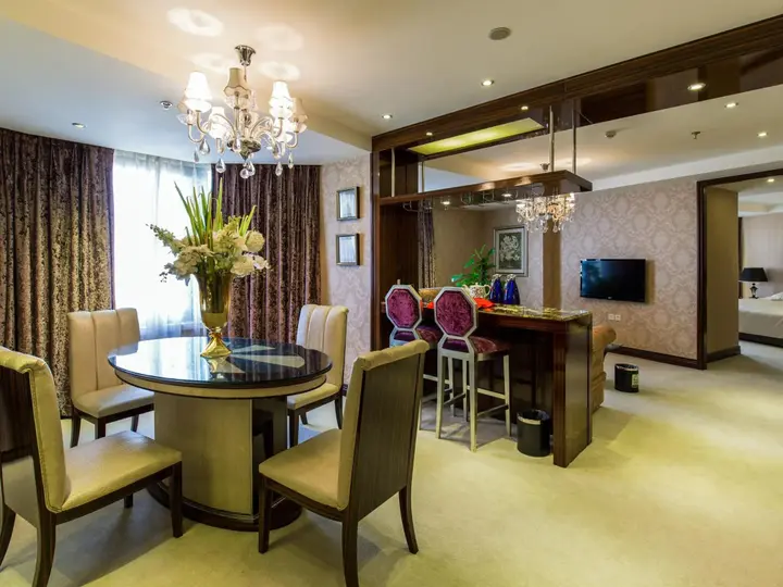 Пекин: The Twenty First Century Hotel