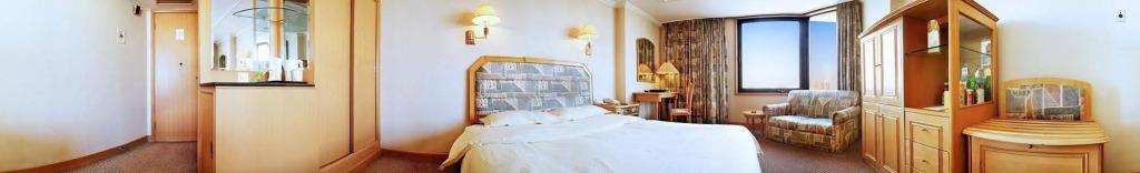 Пекин: The Twenty First Century Hotel