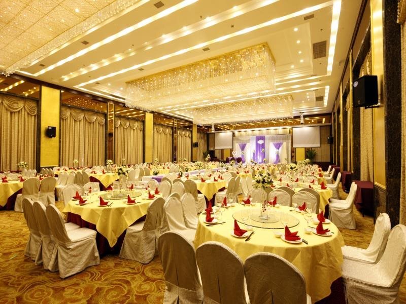 Golden Rich Hotel — фото 2