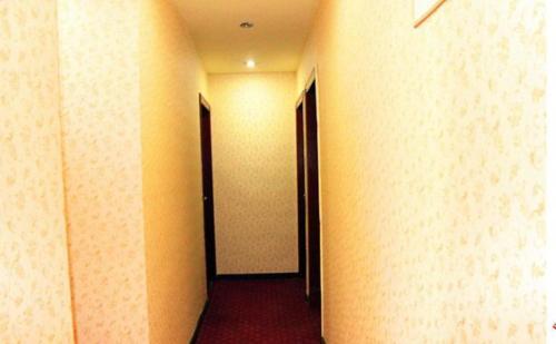 Эньши: Enshi Qingju Business Inn