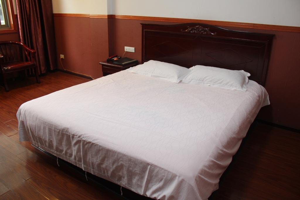 Эньши: Enshi Junren Business Hotel