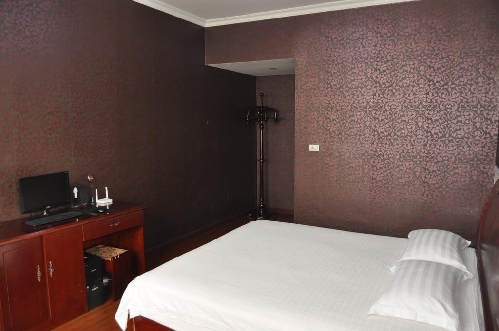 Эньши: Enshi Junren Business Hotel