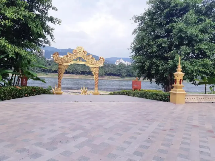 Цзинхун: Xishuangbanna Aerial Garden Jinjiangnan Mekong River South Business Hotel