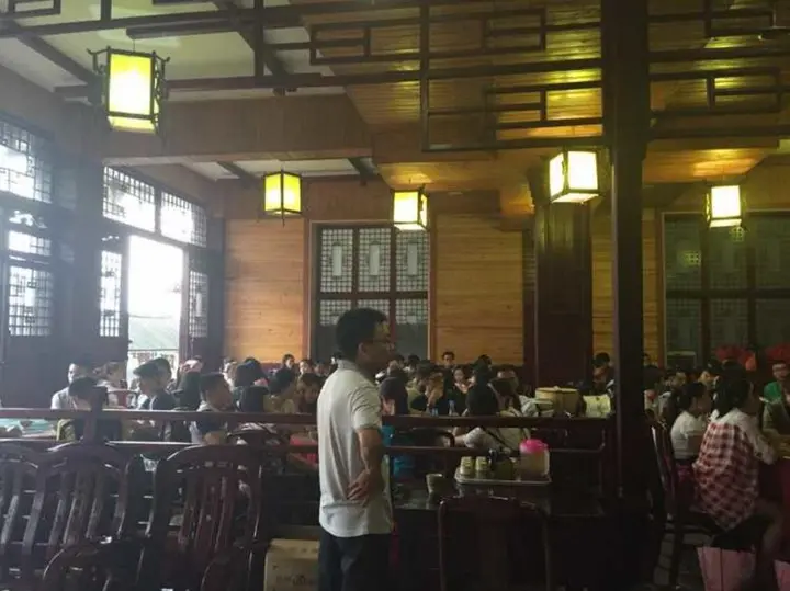 Ибинь: Lushengzhai Inn