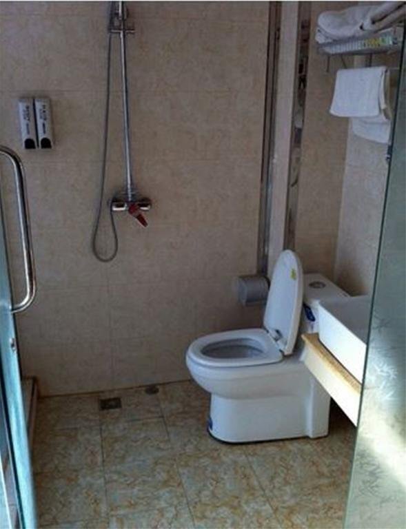 Баодин: Qianzun Quick Inn