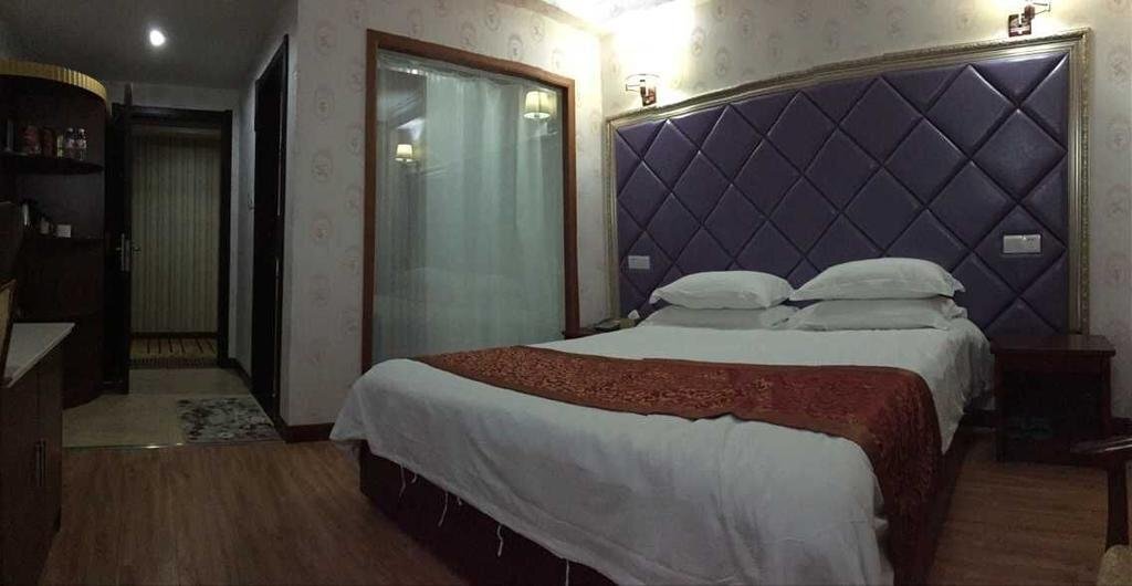 Дунъян: Dongyang Ruihao Business Hotel