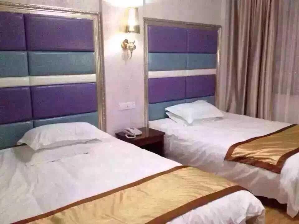 Дунъян: Dongyang Ruihao Business Hotel