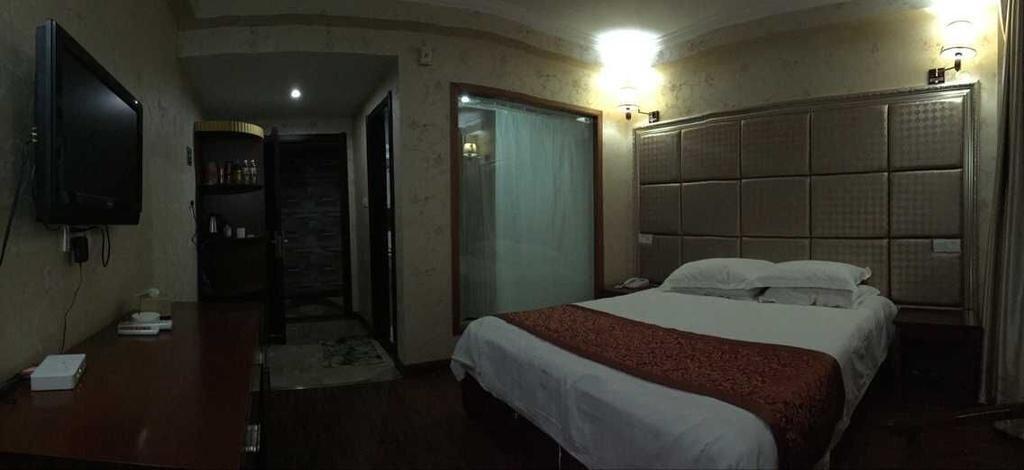 Дунъян: Dongyang Ruihao Business Hotel