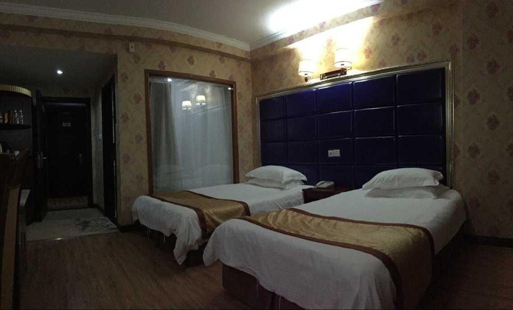 Дунъян: Dongyang Ruihao Business Hotel