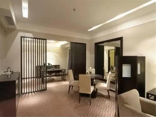 Чжуншань: Zhongshan Tegao Business Hotel