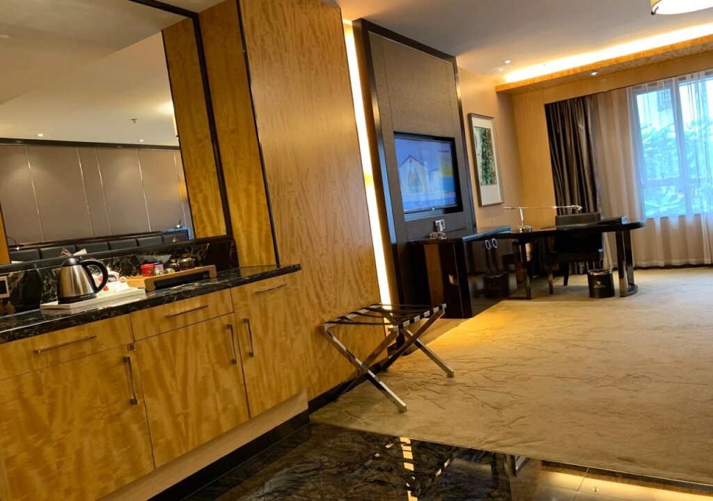 Чжуншань: Zhongshan Tegao Business Hotel