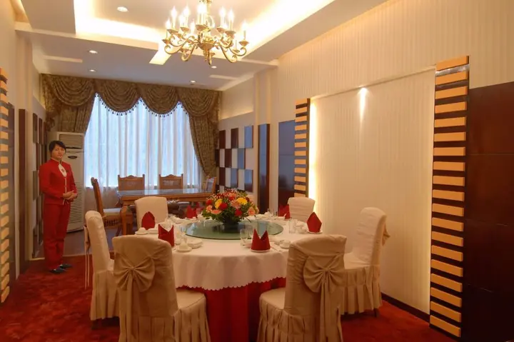 Яншо: YangShuo New Century Hotel
