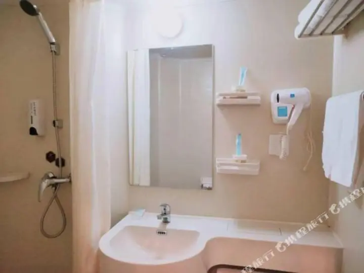 Далянь: Eaka 365 Hotel Dalian Ganjingzi Street