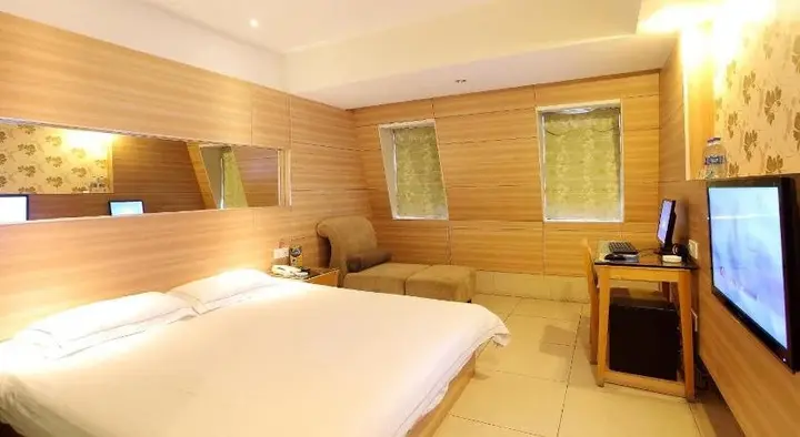 Цзинчжоу: Yunqi Hotel