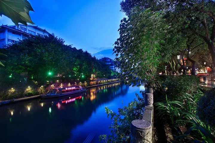 Гуйлинь: Moon Reflection River lnn