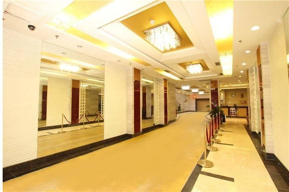 Чэнду: Super 8 by Wyndham Chengdu Yu Shuang Lu Subway Station